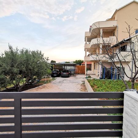 A4 Apartmani Kevic Kaštela Kültér fotó