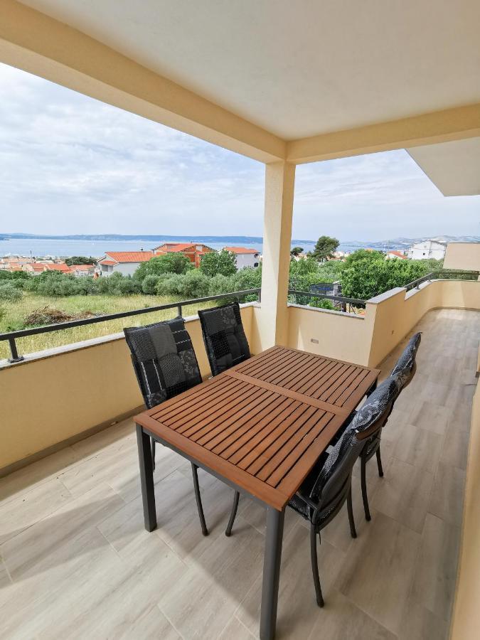 A4 Apartmani Kevic Kaštela Kültér fotó