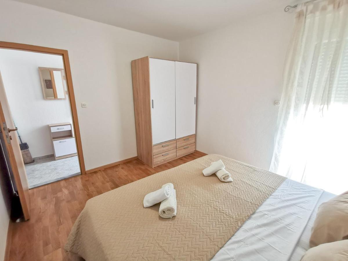 A4 Apartmani Kevic Kaštela Kültér fotó