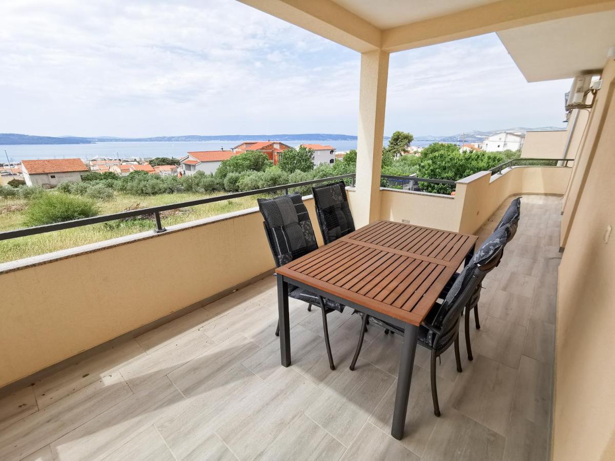 A4 Apartmani Kevic Kaštela Kültér fotó