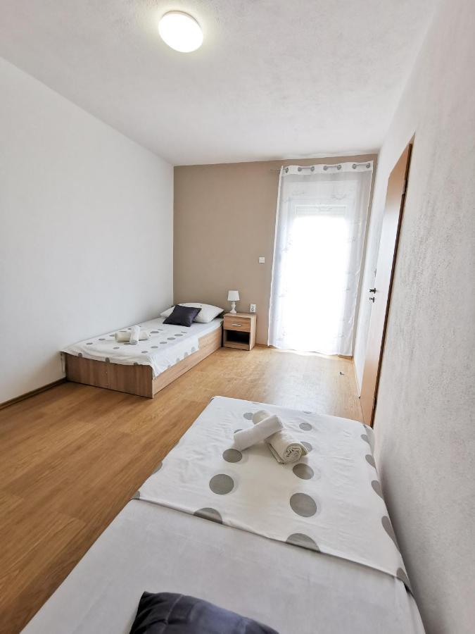 A4 Apartmani Kevic Kaštela Kültér fotó