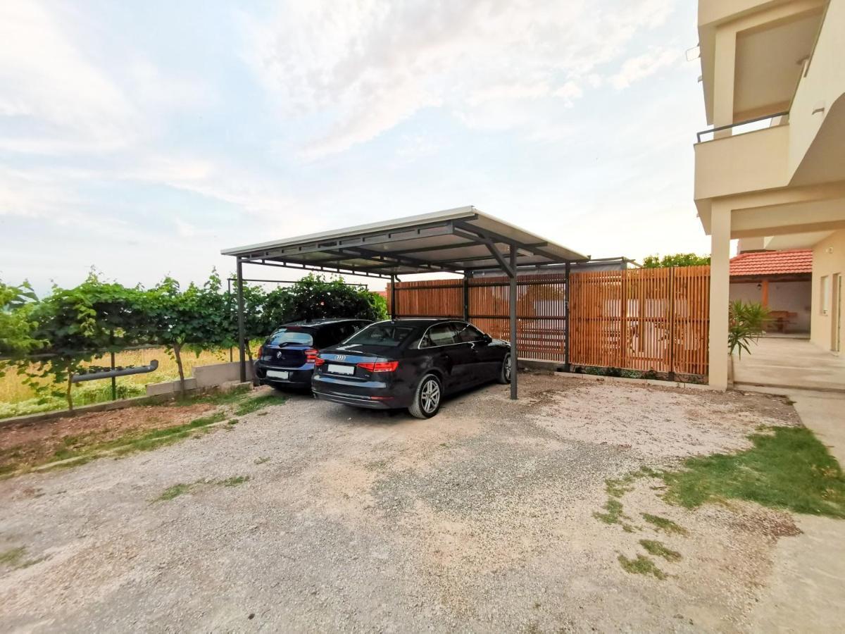 A4 Apartmani Kevic Kaštela Kültér fotó