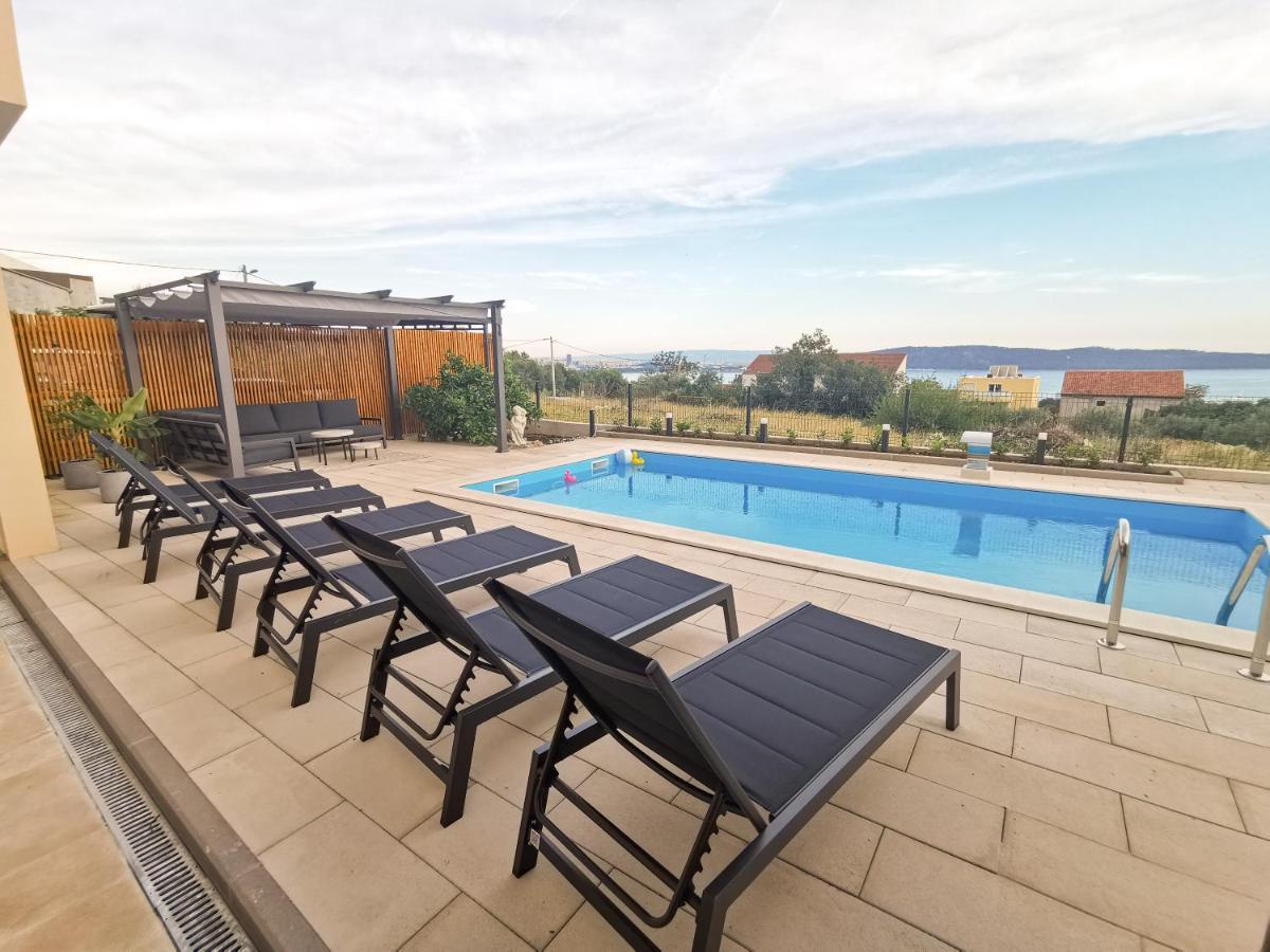 A4 Apartmani Kevic Kaštela Kültér fotó