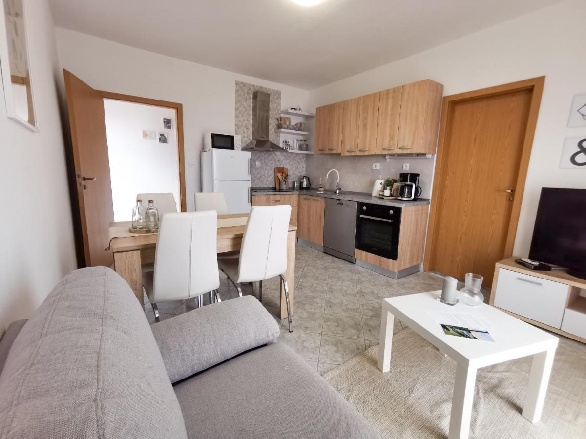 A4 Apartmani Kevic Kaštela Kültér fotó
